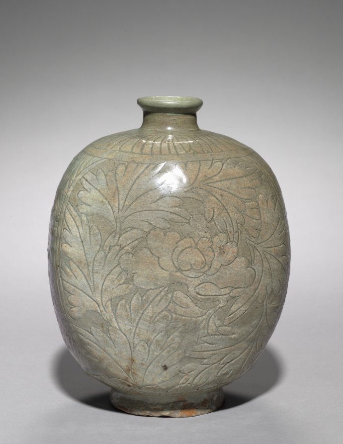 Urban Form: Wine Flask with Incised and Sgraffito Peony Design